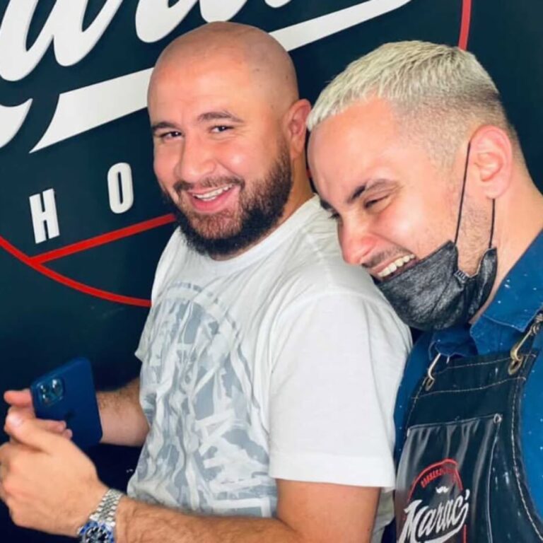 mh 05 marac house deux hommes sourire